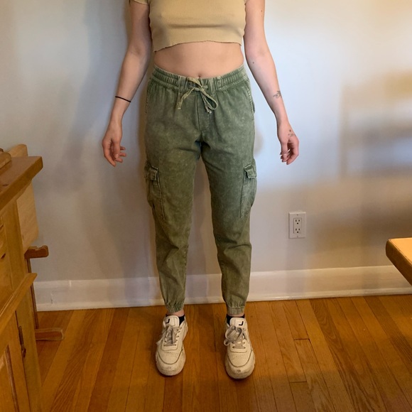 BDG Stone Washed Green Pants from Urban Outfitters - Picture 4 of 4